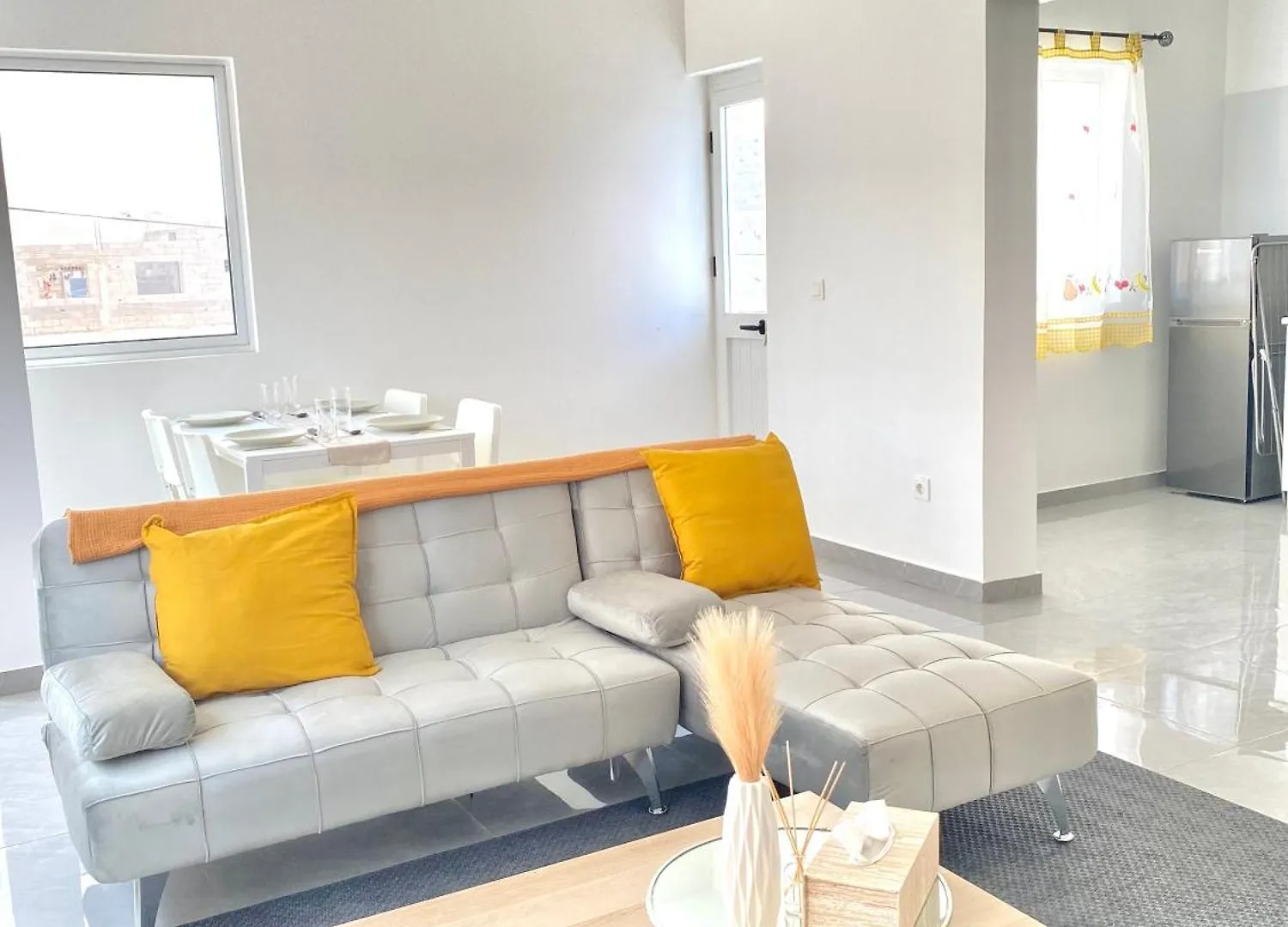 Sea View & Balcony Modern Apartment In Pedra Badejo