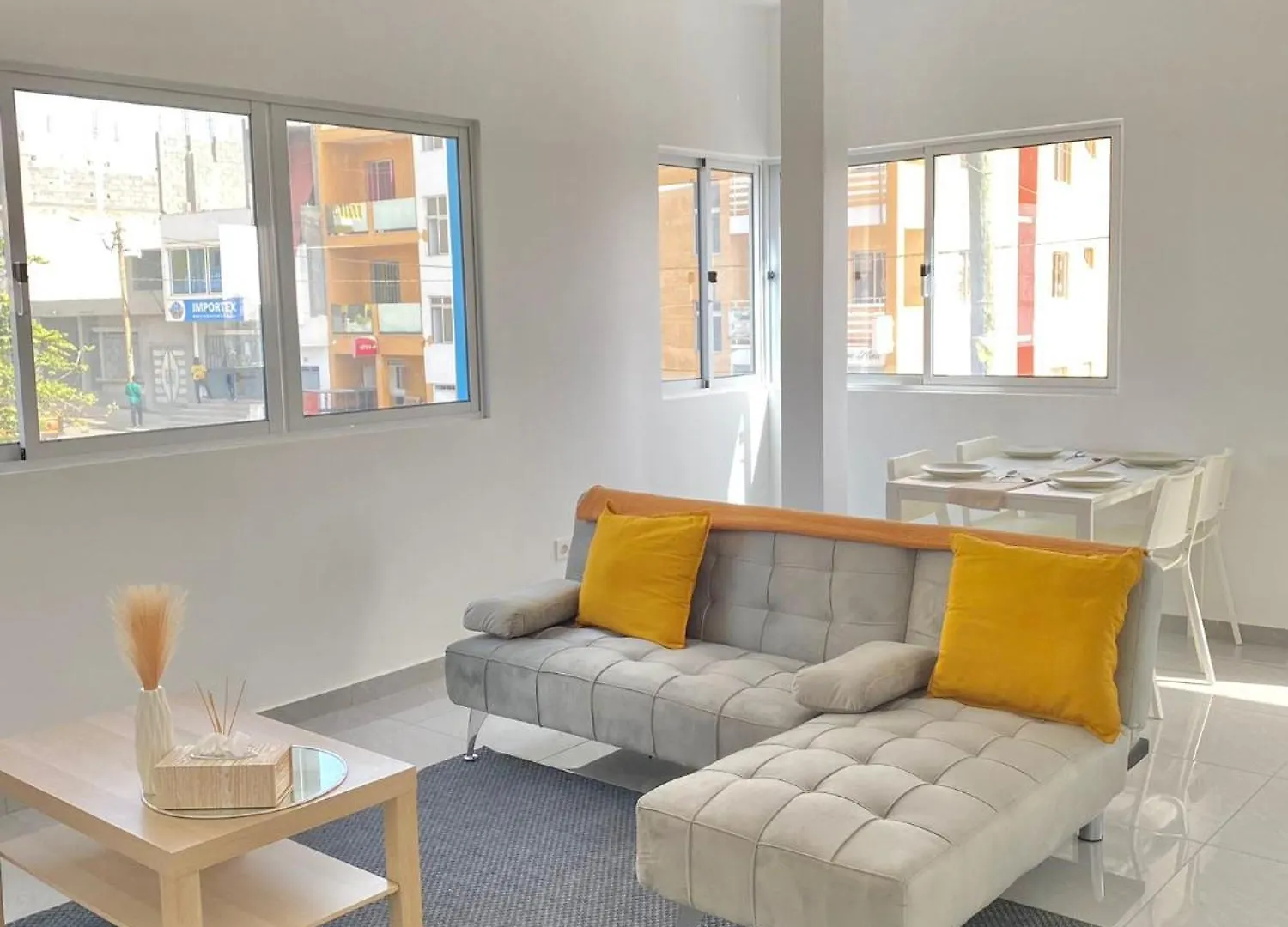 Sea View & Balcony Modern Apartment In Pedra Badejo